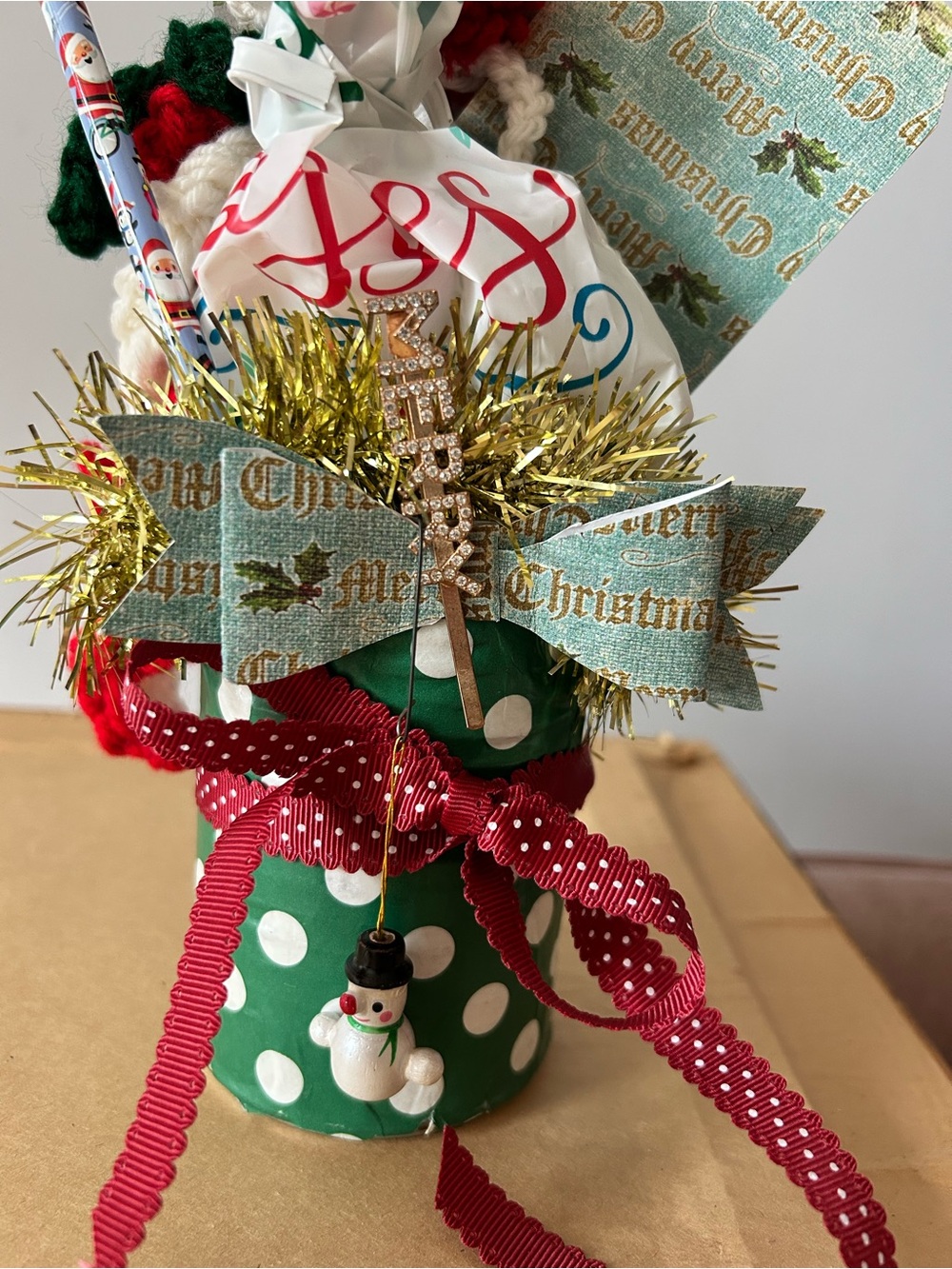 ☃️ Festive Junk Tin 🫙
Christmas / Holiday Theme ☃️ filled with goodies!